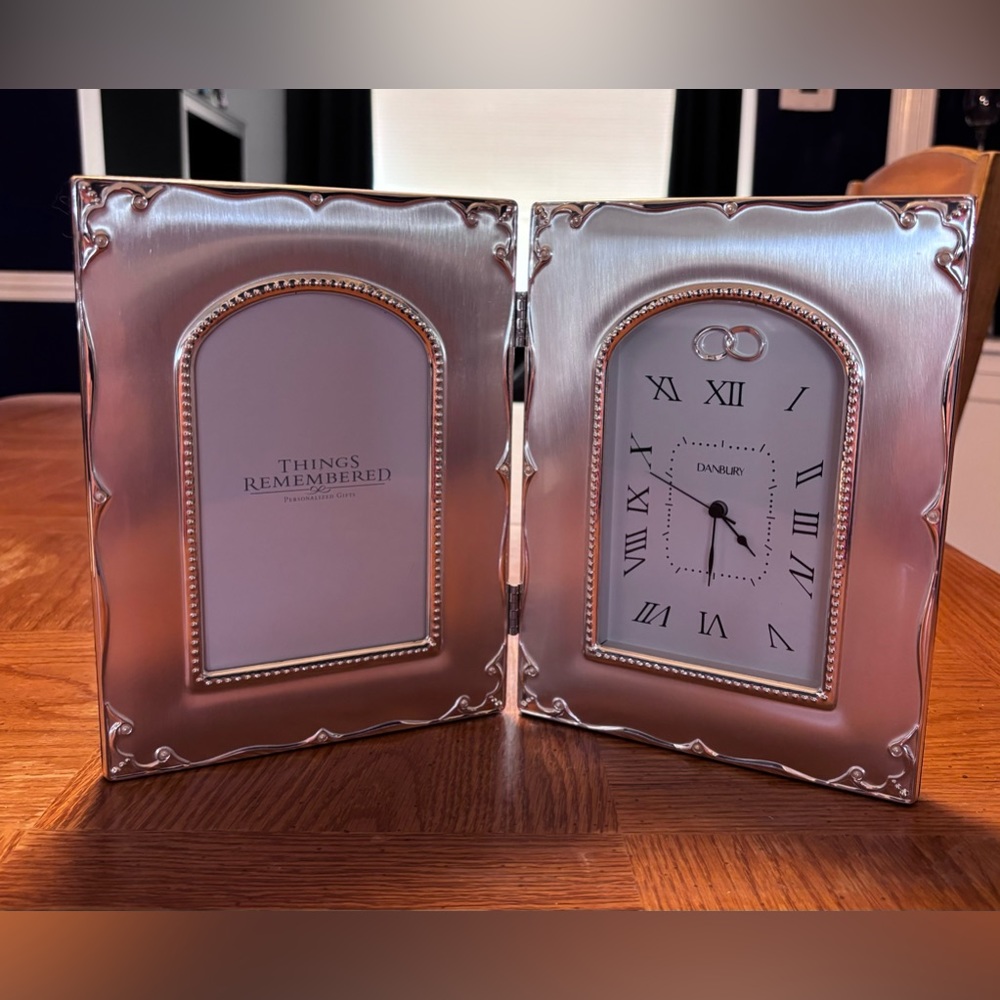 Things Remembered Danbury Clock/Wedding Photo Frame Beautiful condition!